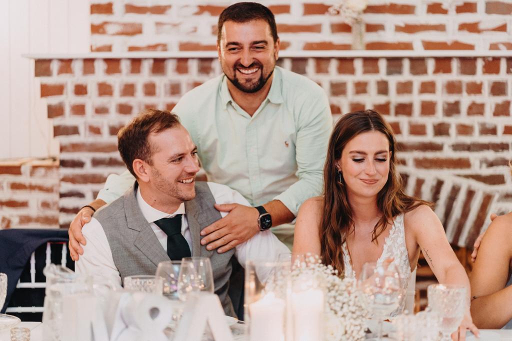 DJ Hot gemeinsam mit einem Brautpaar bei einer Hochzeit